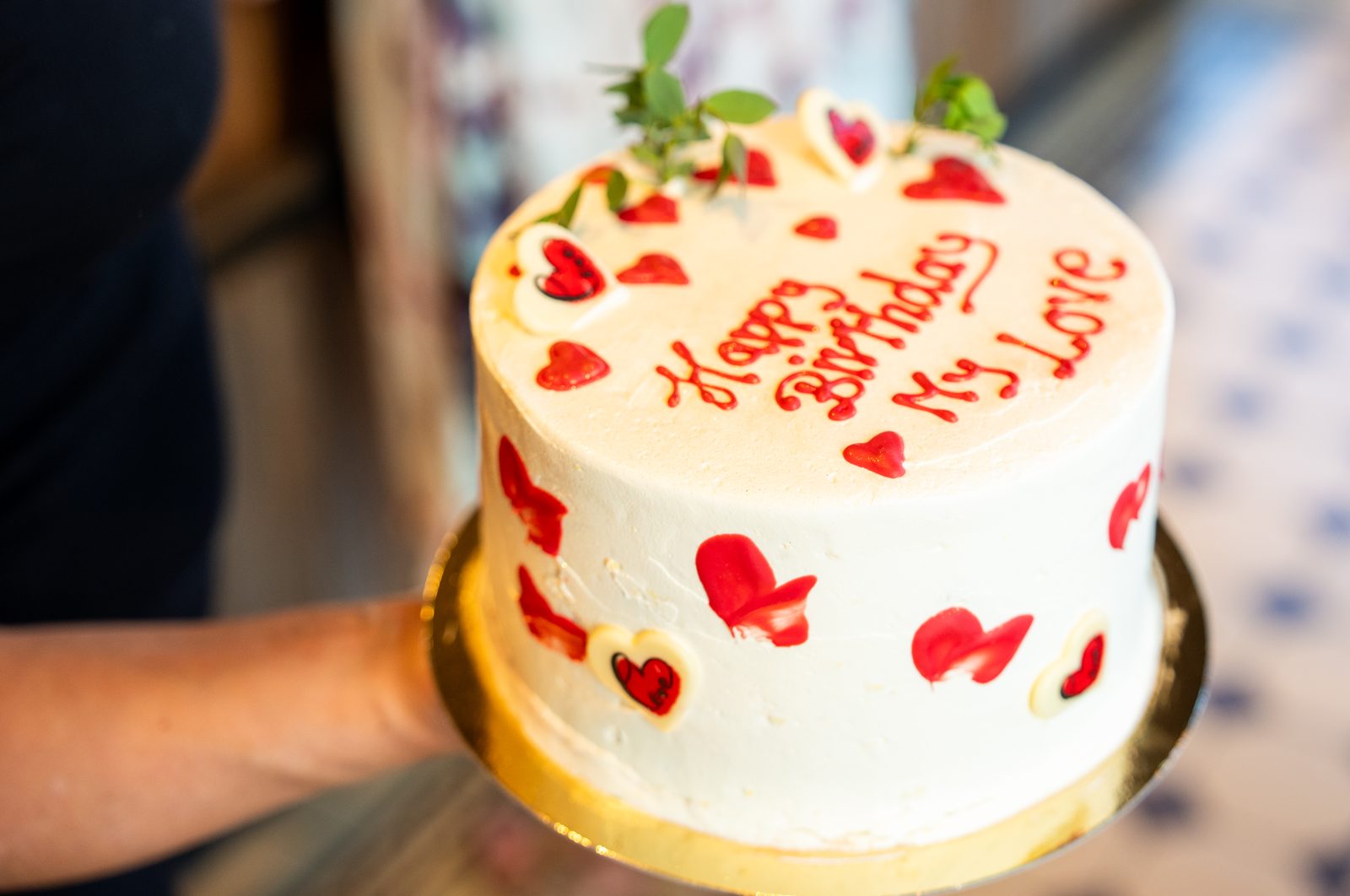 Individuelle Motivtorte mit Herzen und Schriftzug — Konditorei Brotzeit Rostock
