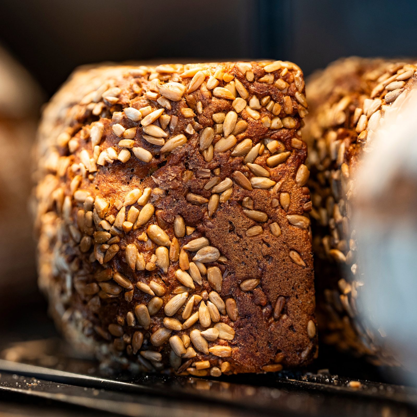 Sonnenblumenkernbrot in Nahaufnahme — Bäckerei Sparre Rostock